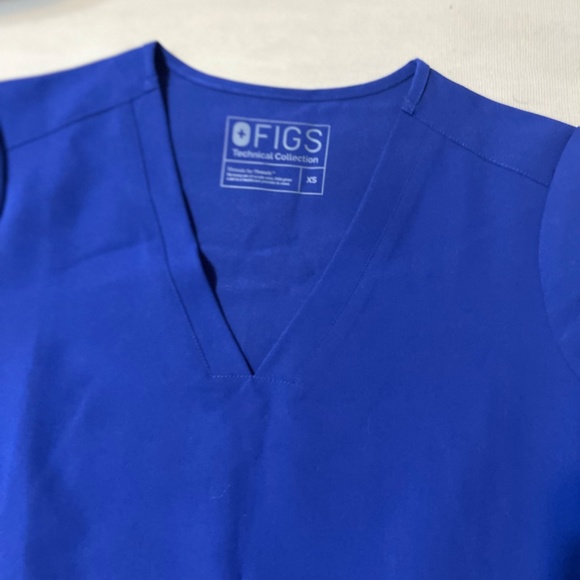 Scrub Top - Picture 2 of 3